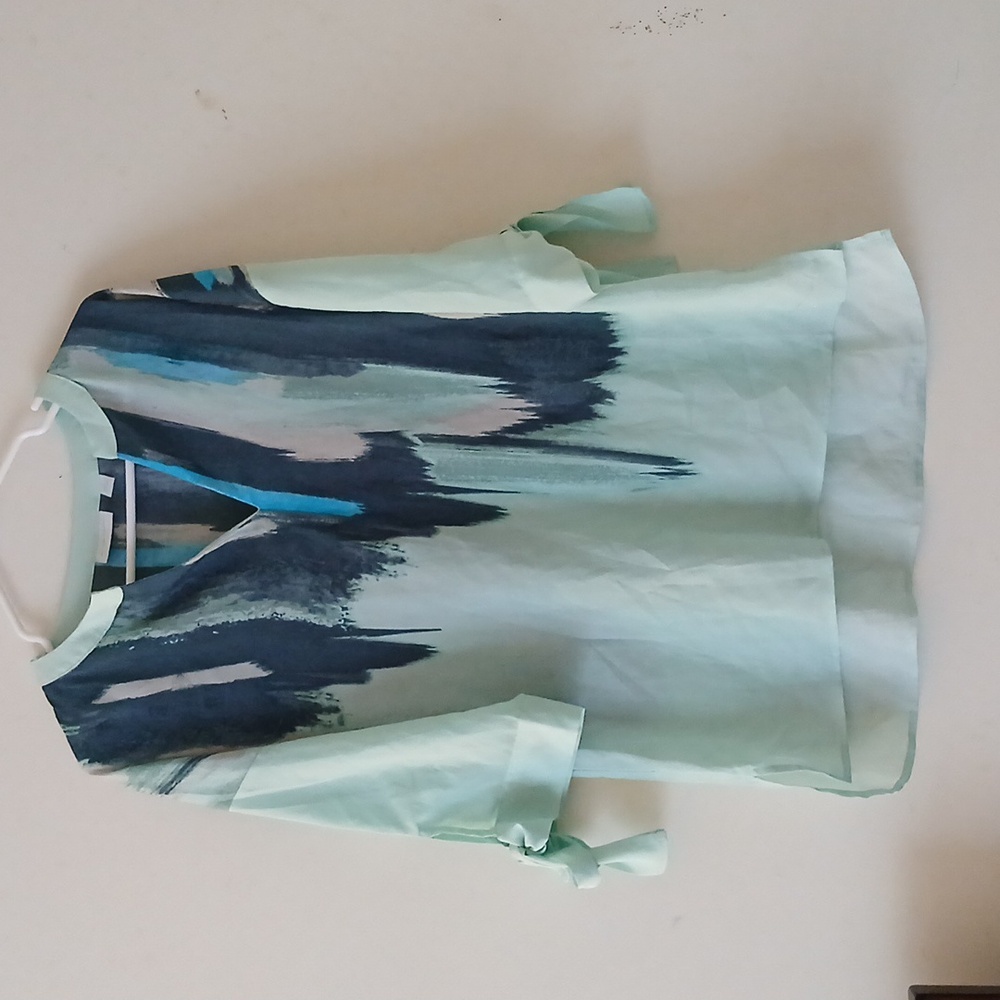 NY & Co.‎ Mint green pattern 3/4 Sleeve Tie Detail V neck Blouse | Size: M